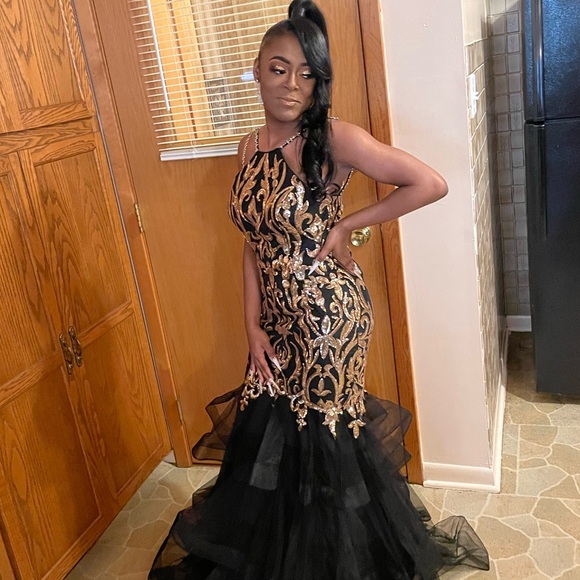 Gold and black formal dress - Picture 1 of 3